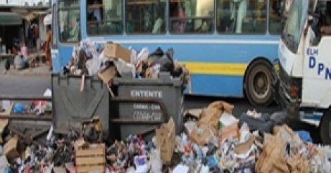 Macron ne verra pas les tas d’ordures dans Dakar