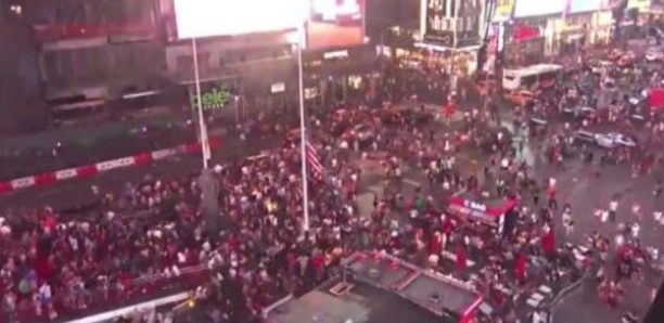 Scène de panique à Times Square: une moto a provoqué un mouvement de foule
