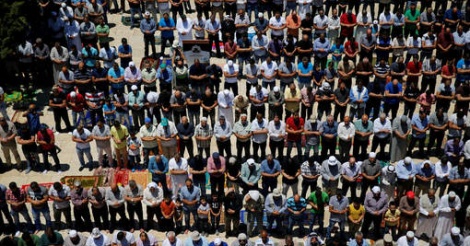 Les Palestiniens retournent prier à la mosquée Al-Aqsa