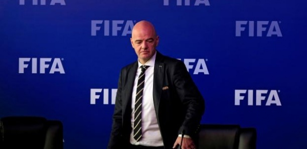 Contre le racisme, la Fifa veut des sanctions mondiales et l'arrêt des matches