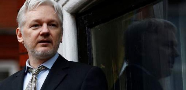 Julian Assange, confus et bredouillant, devant la justice à Londres