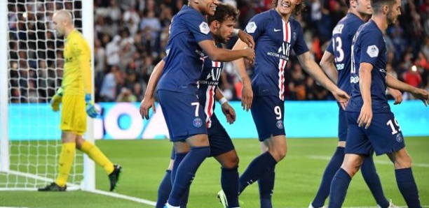Ligue 1 : le PSG facile pour ses débuts contre Nîmes