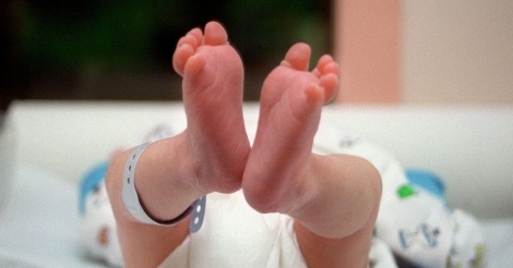Coucher bébé dans la chambre parentale pour réduire le risque de mort subite?