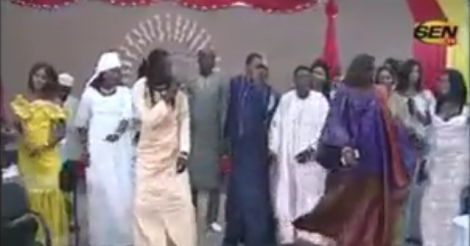 Carlou D enflamme le plateau de la sen Tv et fait danser père Mbaye Ngoné…