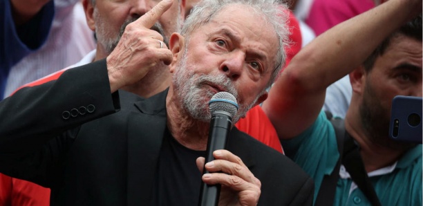 Brésil : accueilli en héros par ses partisans, Lula accable Bolsonaro