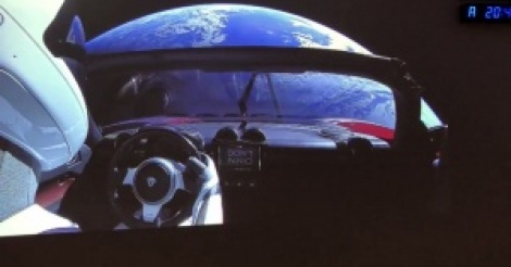La vidéo de la Tesla d'Elon Musk n'a pas convaincu les complotistes qui pensent que la terre est plate