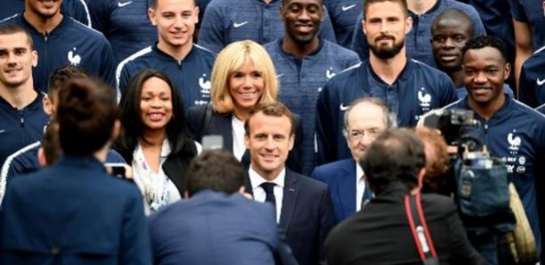 Macron à Clairefontaine pour soutenir les Bleus