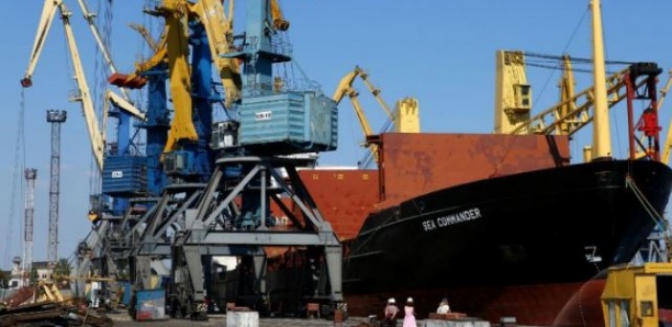 Moscou saisit trois navires ukrainiens au large de la Crimée, la tension monte avec Kiev