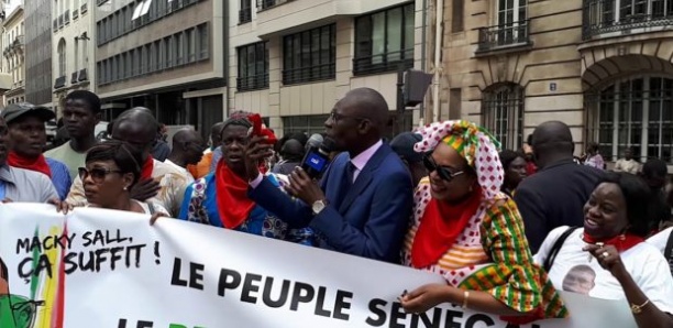 Manifestations de Sénégalais à Paris pour réclamer un 2e tour