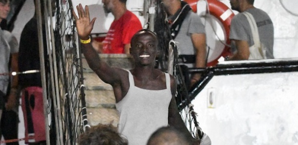 Les migrants de l'Open Arms sont arrivés à Lampedusa, Madrid n’exclut pas de sanctionner l’ONG