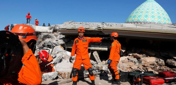 Indonésie: après le séisme, la difficile prise en charge des victimes