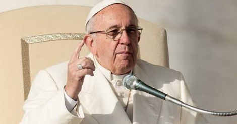 Le pape met en garde contre les escrocs des 