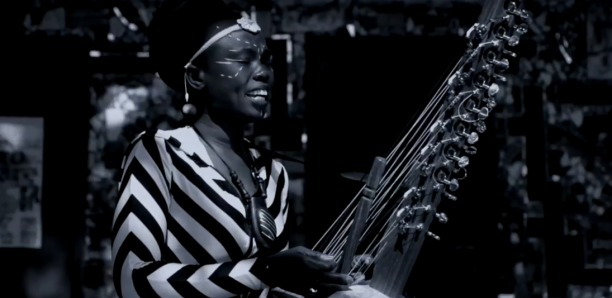 Vidéo. Senny Camara: chanteuse Sénégalaise, génie de la Kora....
