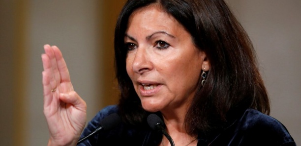 Paris: Anne Hidalgo salue 