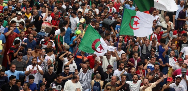 Algérie: une foule immense et déterminée pour le 31e vendredi de manifestations