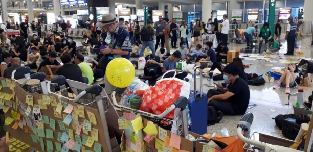 Hong Kong: retour au calme à l'aéroport au lendemain des heurts