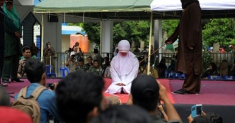 Indonésie: scènes de flagellation devant une foule enthousiaste