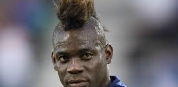 Crête iroquoise et crâne rasé : les pires coiffures de Mario Balotelli