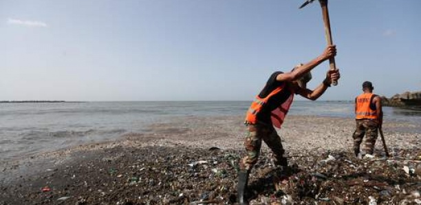 Une mer de déchets envahit la République dominicaine