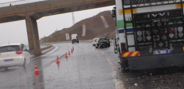 Carambolage sur l'autoroute à péage près de Sebikotane : Une dizaine de véhicules endommagés