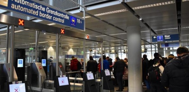 Des files interminables aux contrôles des passeports de Brussels Airport