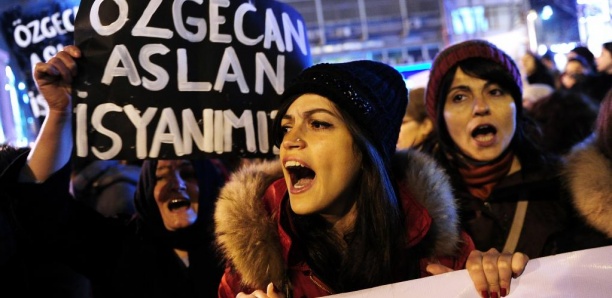 Turquie: Ouverture du procès d'un féminicide emblématique