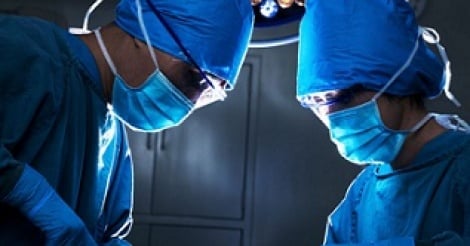 Au Kenya, un chirurgien opère le cerveau d'un patient « par erreur »