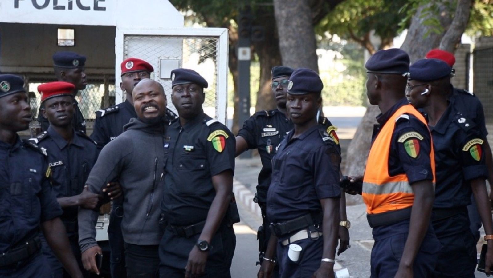 Guy Marius Sagna marche palais 04 - Senenews - Actualité au Sénégal, Politique, Économie, Sport